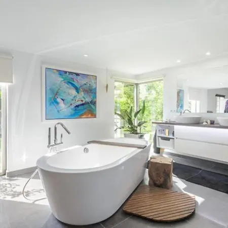 Stylish Ibiza Near Beaches Private Pool & Lush Garden וילה