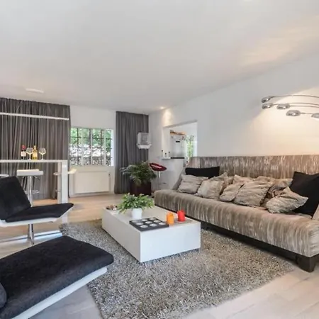 Stylish Ibiza Near Beaches Private Pool & Lush Garden