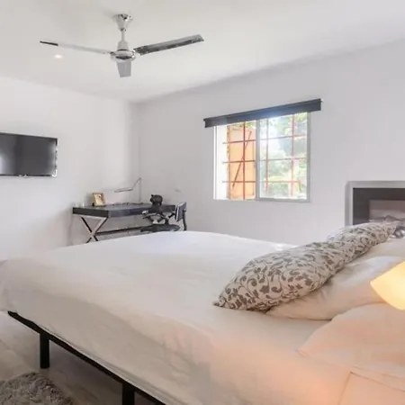Stylish Ibiza Near Beaches Private Pool & Lush Garden