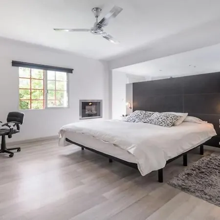 Stylish Ibiza Near Beaches Private Pool & Lush Garden *