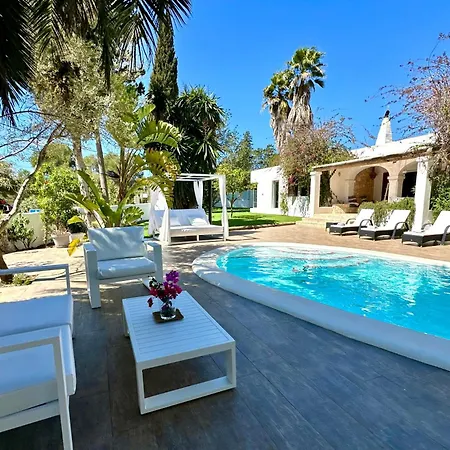 וילה Stylish Ibiza Near Beaches Private Pool & Lush Garden קאלה יונגה