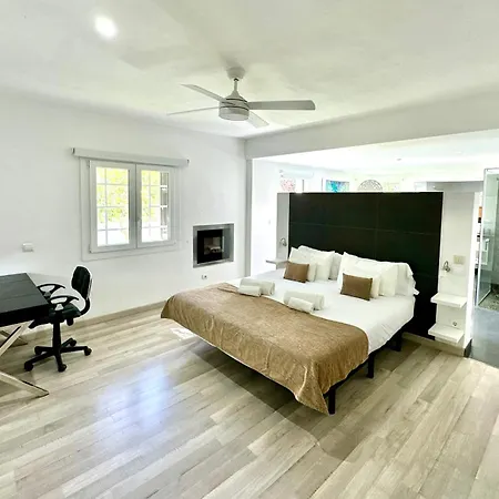 Stylish Ibiza Near Beaches Private Pool & Lush Garden וילה קאלה יונגה