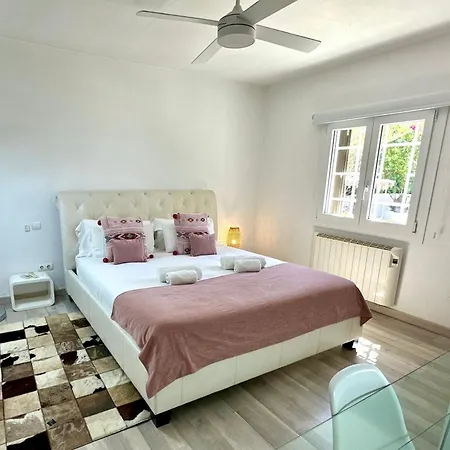 Stylish Ibiza Near Beaches Private Pool & Lush Garden וילה *