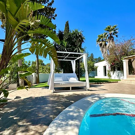 Stylish Ibiza Near Beaches Private Pool & Lush Garden