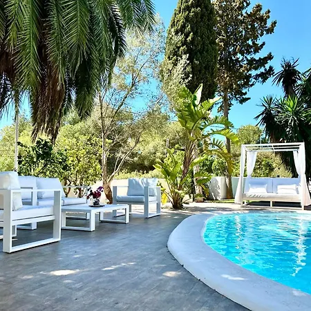 Stylish Ibiza Near Beaches Private Pool & Lush Garden